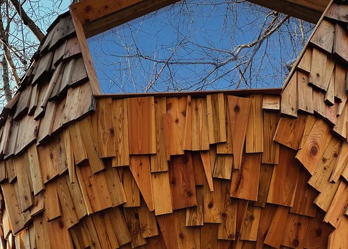 T\'Glamp Bee House